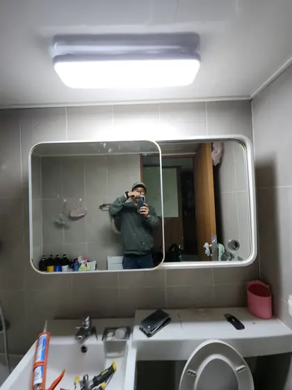 욕실장 재설치 — 다시 설치를 마친 욕실장