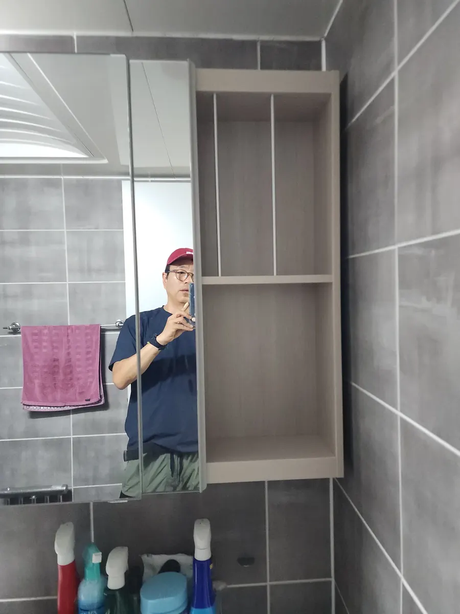 화장실 수납장 수리 — 교체를 마친 새 욕실장
